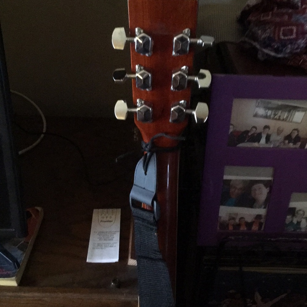 Guitar - Picture 6 of 7